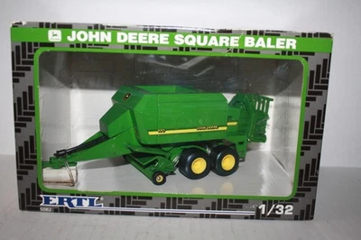 JOHN DEERE 100 LARGE  SQUARE BALER DIECAST-1/32-NICE-BOX-GREEN-2000 ERTL #5082 - Image 1 of 4