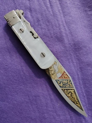 Cuchillo Bowie Plegable Vintage, Toledo España, Hoja Grabada Coloreada, Perla Imitada  Foto 1 de 4