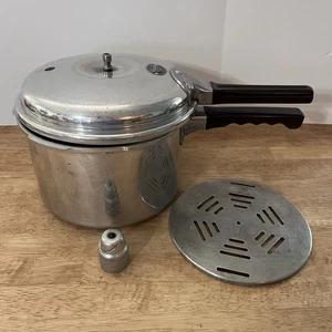 Olla a presión Presto Cook Master modelo 604 de colección 4 cuartos con peso Jiggler - Imagen 1 de 7