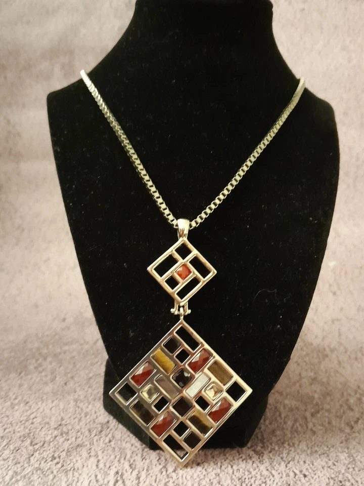 Collar Colgante Largo Casa Blanca Mercado Negro Genuino Ojo de Tigre Concha Negra  Foto 1 de 4