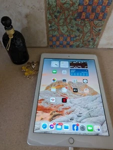 Apple iPad (4th Generation) A1459 128 GB, Wi-Fi + 4G, 9.7 in - White - Picture 1 of 9