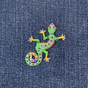 Gecko Applique Patch - Green Embroidered Reptile Badge 2.5" (Iron On) - Picture 1 of 2