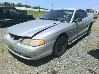 Radiador de 6 cilindros para Ford Mustang 97-04 OEM Foto 1 de 4