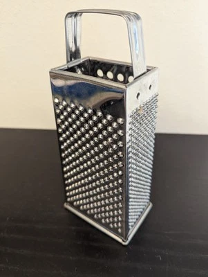 De colección Acero Inoxidable 4 Caras 8" Rallador Cortador de Queso Trituradora Hong Kong En muy buena condición Foto 1 de 4