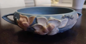 Vintage Roseville Kunstkeramik Doppelgriff blaue Magnolie Schüssel Schale Übertopf 447-6 - Bild 1 von 9