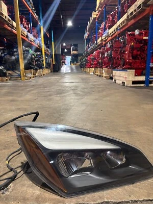 Conjunto de faros Freightliner OEM A66-01405-005 A66-01512-005 Foto 1 de 4