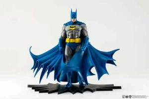 DC Comics Batman Classic Version 1:8 Scale 10" PVC Statue Previews Exclusive NEW - Picture 1 of 9