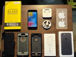 Apple iPhone 7 unlocked 128GB black A1778 battery 82% with lots of accessories - Picture 1 of 20