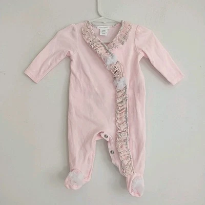 Laura Ashley Footie 紧身衣 睡觉 婴儿 女孩 3M 粉红色 Snap Button 荷叶边 棉 — 第 1/4 张图片