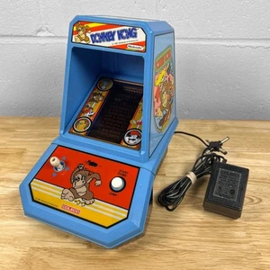 Mini gioco arcade da tavolo Coleco Donkey Kong 1981 con Perma Power - Funzionante! - Foto 1 di 14