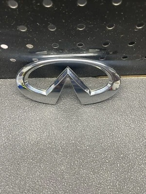 INFINITI M35 M45 2006 2007 2008 MALETERO TRASERO CROMO EMBLEMA INSIGNIA 84890 EH100 OEM Foto 1 de 4