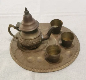 Servizio Tè 5 Pezzi Marocchino Ottone Marocco Vintage Inciso a Mano - Picture 1 of 16