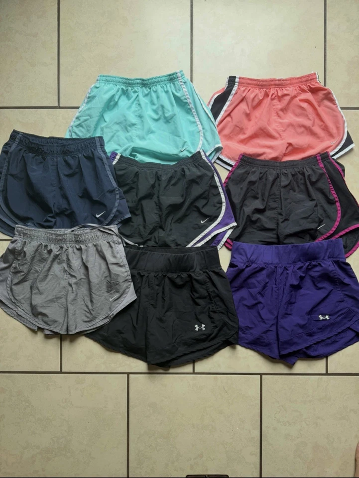Pantalones cortos Nike y Under Armour para niñas talla pequeña paquete Foto 1 de 4