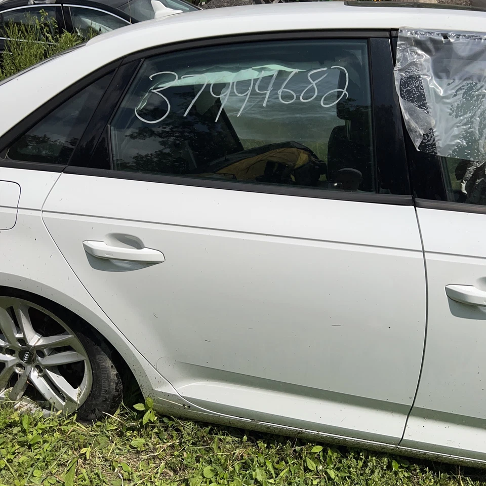 Carcasa de puerta trasera derecha pasajero Audi A4 Quattro 17 blanca con interior Foto 1 de 4