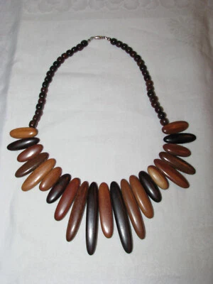 Precioso collar de cuentas de madera de 17" Foto 1 de 4