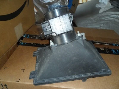 Ford Taurus 1996 3,0 L medidor de masa de aire y filtro de admisión filtro tapa de carcasa Foto 1 de 4