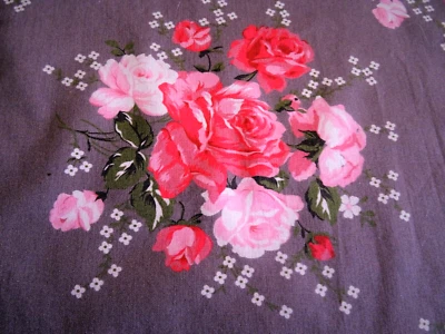 Tissus Ameublement  à décor de fleurs sur fond gris   - 75 cmx 76 cm - Photo 1/4