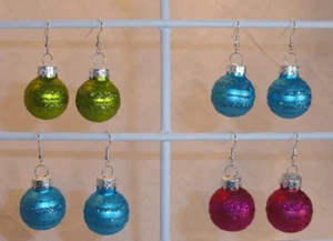 Blau Grün Rosa Satiniert Glaskugel Weihnachtsschmuck Urlaub Ohrringe Streifen  - Bild 1 von 14