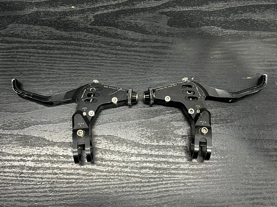 Alavancas de freio AVID Ultimate discagem rápida preta alavancagem Ops Research - Imagem 1 de 4