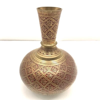 Jarrón Surahi de latón esmaltado pintado a mano intrincado diseño grabado cuello largo de colección Foto 1 de 4