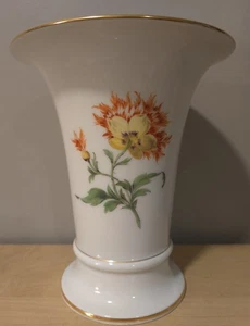 Jarrón trompeta Meissen de Alemania floral y dorado 6,5 pulgadas de alto - Imagen 1 de 11