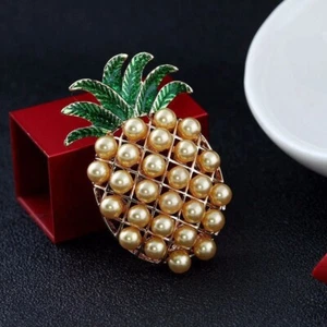 Divertido broche dorado piña aleación amarilla perla pasador de ropa para mujer accesorios - Imagen 1 de 5