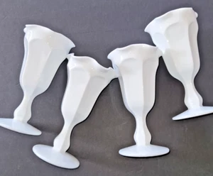 4 Vintage 70er Jahre Milchglas Tulpe Rüschen Stil Rand. Parfait Eisbecher Wasserkelch - Bild 1 von 3