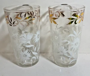 2 vasos vintage blancos florales de 5" con acento dorado - Imagen 1 de 2