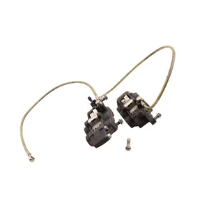 2996 - 2003 KAWASAKI NINJA ZX7R FRONT BRAKE CALIPERS LEFT RIGHT SET PADS TOKICO - Picture 1 of 18