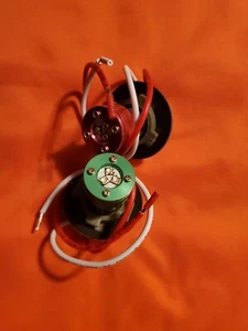ILUMINACIÓN DE ALERTA ROJA/Verde 12-24V 3-CHIPS BOMBILLA LED CON BASE ALC-11563UHPR - Imagen 1 de 3