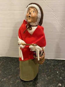 Byers Choice Caroler Candle Vendor Women With Basket & Drying Rack 1998 - Picture 1 of 9