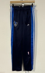 DALLAS MAVERICKS ADIDAS TEAM STIL TEARAWAY AUFWÄRMHOSE GRÖSSE S X 27 ZOLL - Bild 1 von 13