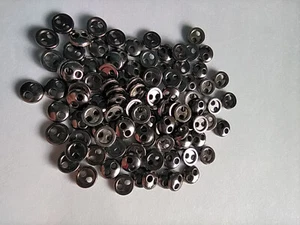10x schwarze 4 mm Mini Metall runde Knöpfe Puppenkleidung Nähprojekte Basteln - Bild 1 von 3