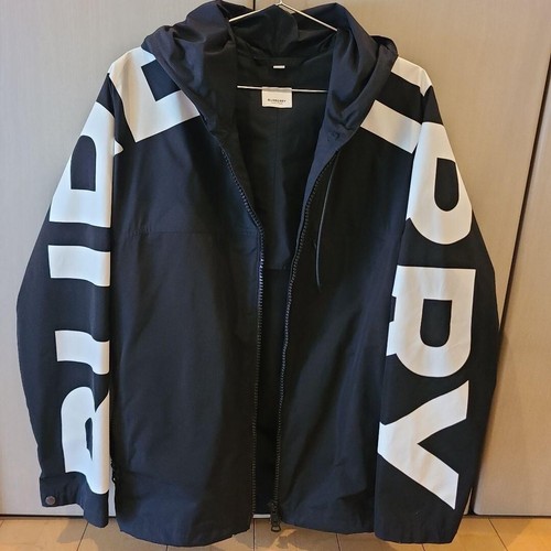 Burberry giacca con cappuccio nylon stampa logo laterale uomo XS usata