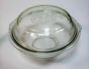 Vintage PYREX Glass 1.5L Bowl with FIRE KING Philbe 7" Pie Dish Lid - Picture 1 of 12