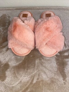 Muk Luks pfirsichfarbene pelzige Hausschuhe Größe 5-6 - neu mit Karton - Bild 1 von 7