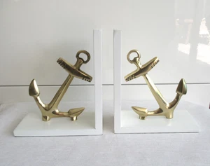 Buchstützen mit messingfarbenen Metallankern, weißes Holz Maritim Marine Motiv Art Deco - Bild 1 von 8