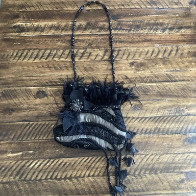 Cartera de plumas con cuentas negras MARY FRANCES Foto 1 de 4