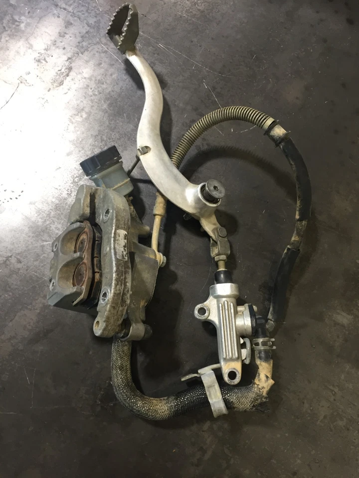 Pinza de freno trasera cilindro maestro Yamaha YFZ450R DOBLE PISTÓN OEM 2013-2023 #1 Foto 1 de 4