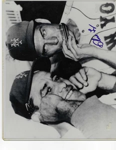 FOTO 8x10 firmada por Phil Linz con YOGI BERRA - Imagen 1 de 1