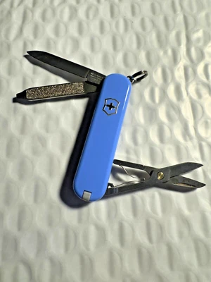 全新 Victorinox 瑞士军队 58 毫米刀 经典 SD 夏季雨 0.6223.28G — 第 1/2 张图片