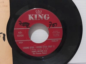 JAMES BROWN AND HIS FAMOUS FLAMES - 45 - LICKING STICK - Picture 1 of 2