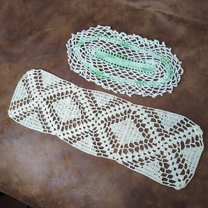 2 Vintage Green White Beige Doily Doilies Crocheted 10.5-17 Inches Rectangle - Bild 1 von 4