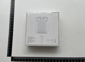 Apple AirPods 2nd Generation with Charging Case - White - Photo 1 sur 3