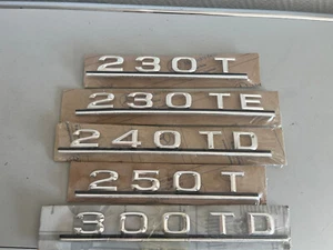 NUEVO NOS Mercedes W123 modelo T S123 placa de características emblema insignia OEM - Imagen 1 de 4