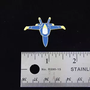 US Navy Blue Angels F-18 Hornet Head On View Mütze Pin - Bild 1 von 1