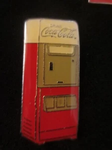 Coca-Cola CAVALIER C-144 VENDING MACHINE LAPEL PIN 1994 - Picture 1 of 3