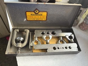 Vtg. Armstrong Flaring Tool Kit #7080 Appears Complete Original W/ Metal Case - Picture 1 of 9