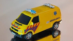 Ambulance VW Microbus - Hongwell - Yellow - Picture 1 of 9