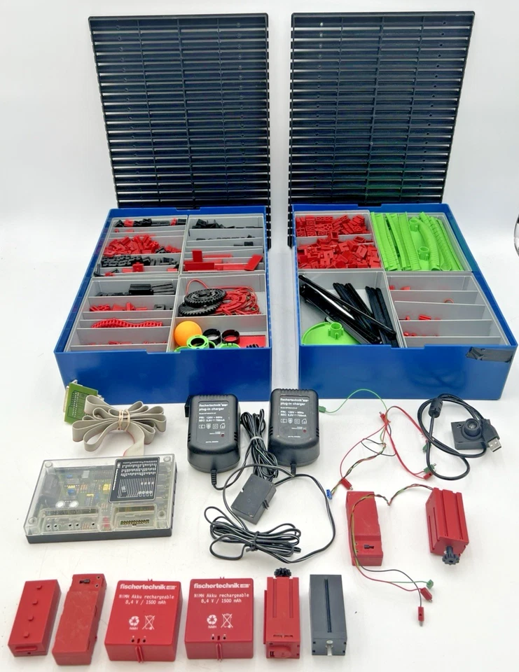 FISCHERTECHNIK SPARE PARTS PARTIAL SETS? CHARGERS, INTERFACE, CONNECTORS, STRUTS - Image 1 of 4